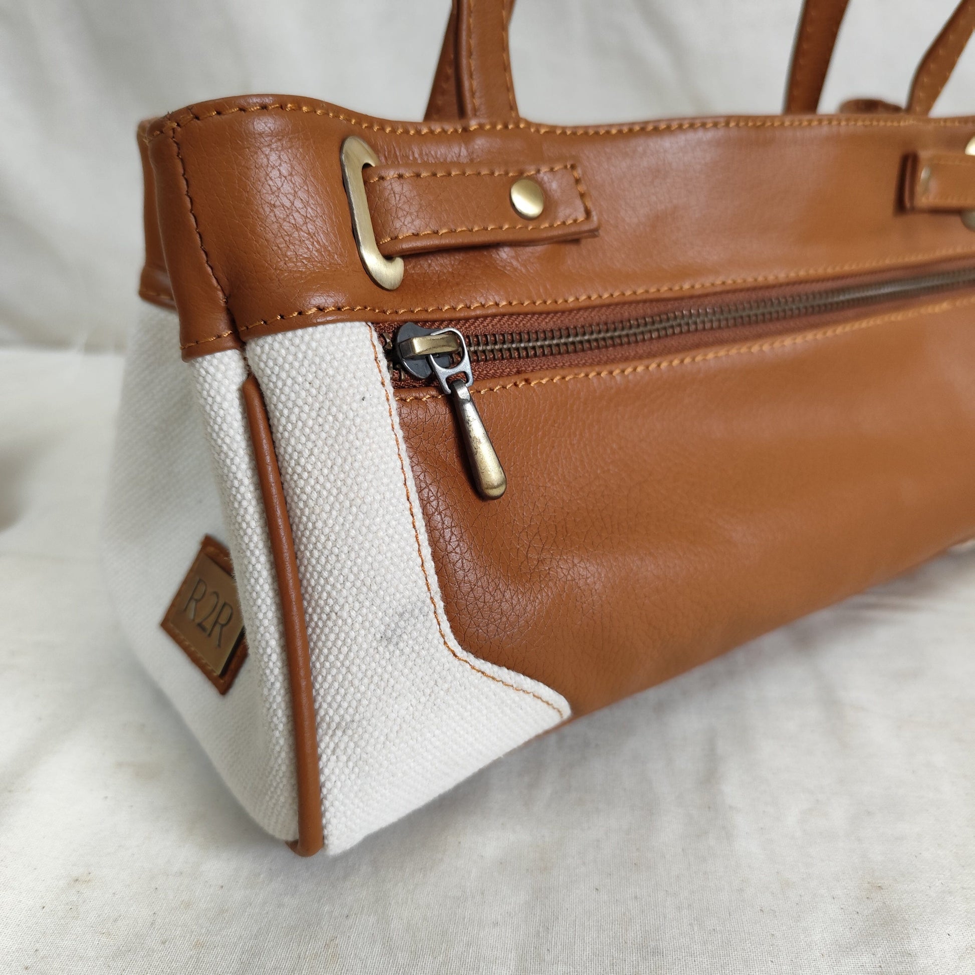 [DAMAGED] Alon East-West Tan Fashion Rags2Riches