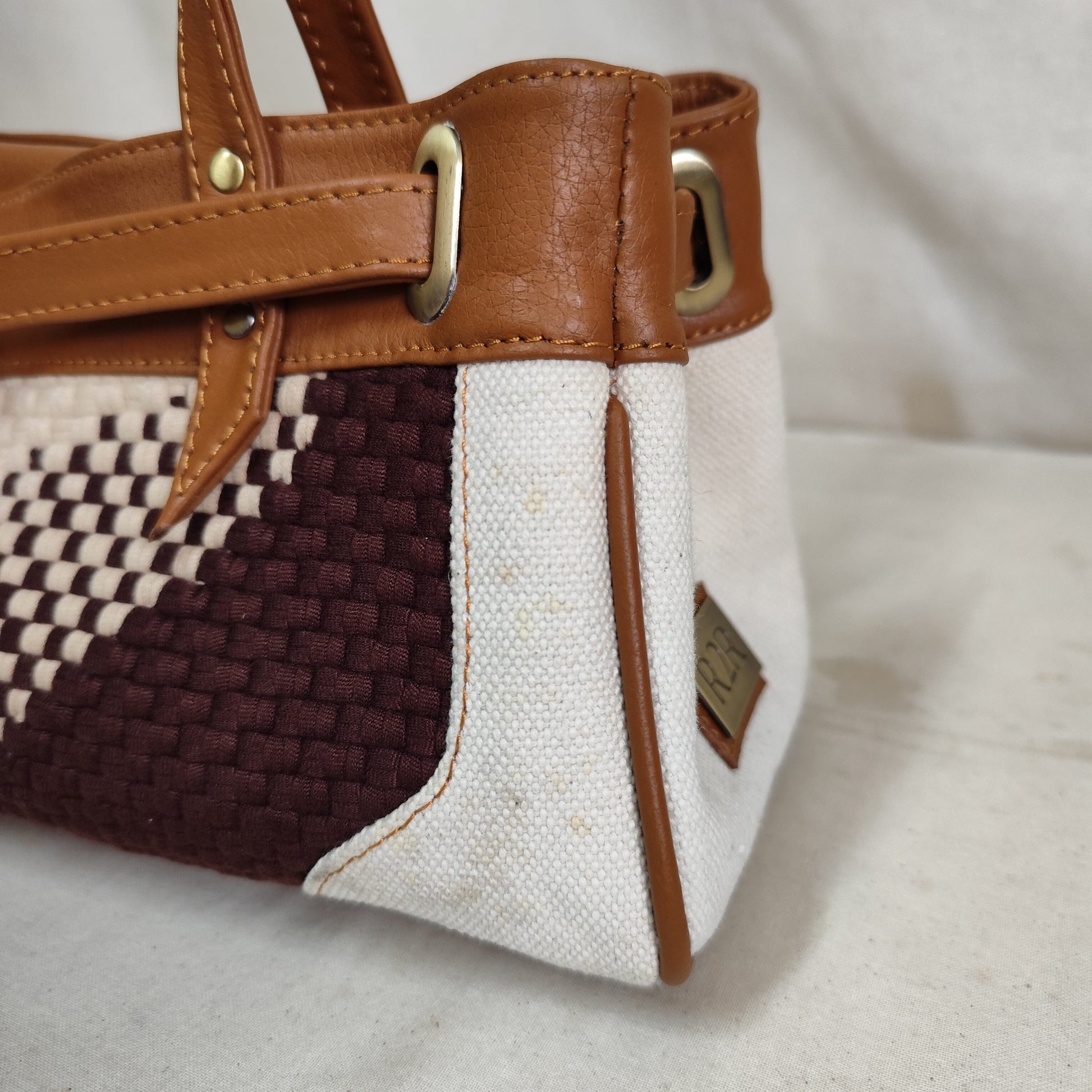 [DAMAGED] Alon East-West Tan Fashion Rags2Riches