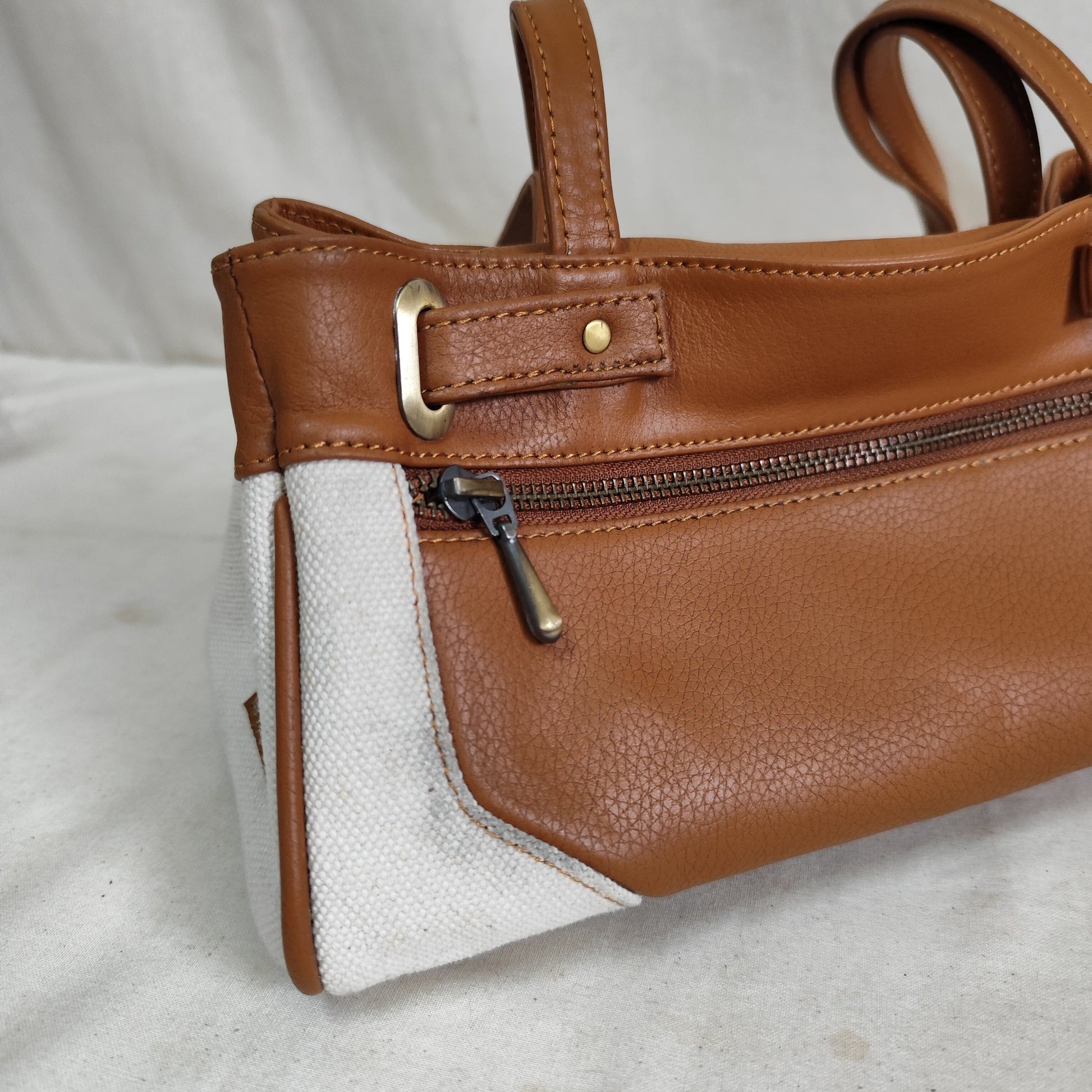 [DAMAGED] Alon East-West Tan Fashion Rags2Riches