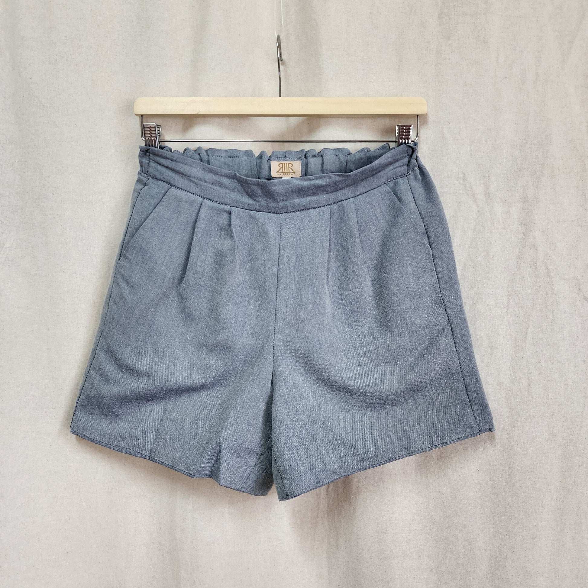 [RE-LOVE] All-Around Shorts Light Gray Chambray Fashion Rags2Riches